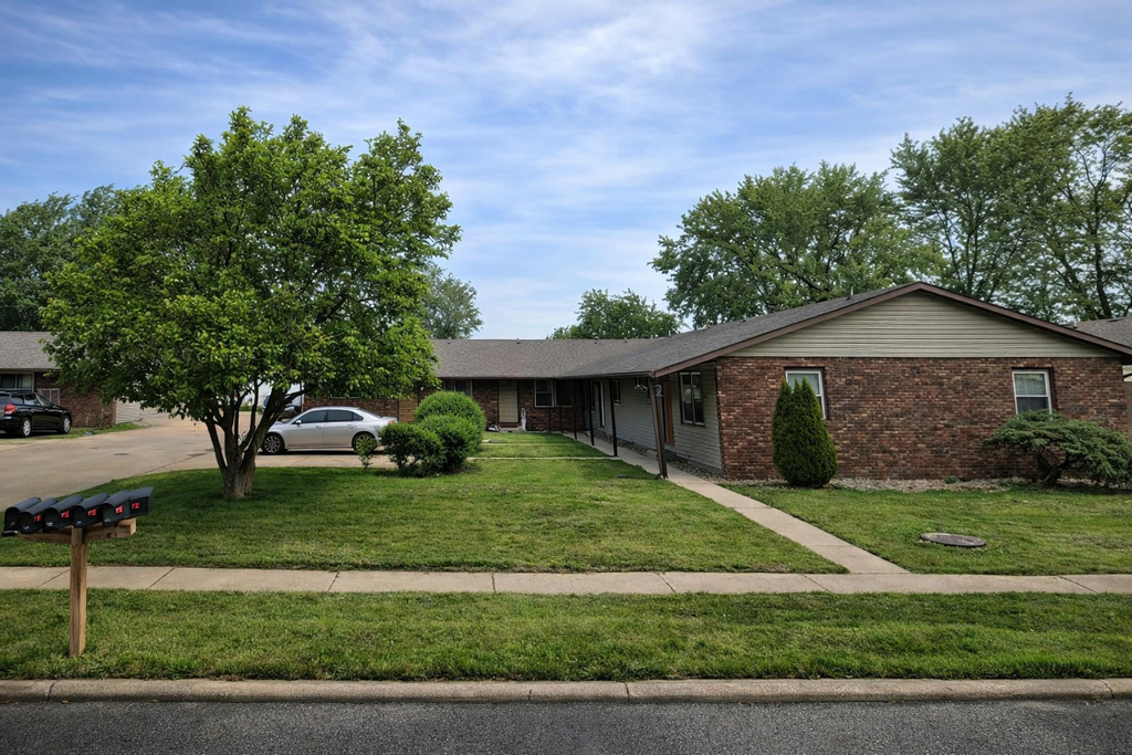 227 Mohawk Drive - Photo 0