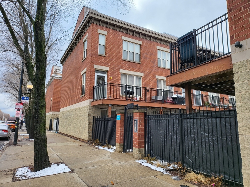 2403 W Flournoy Street - Photo 0