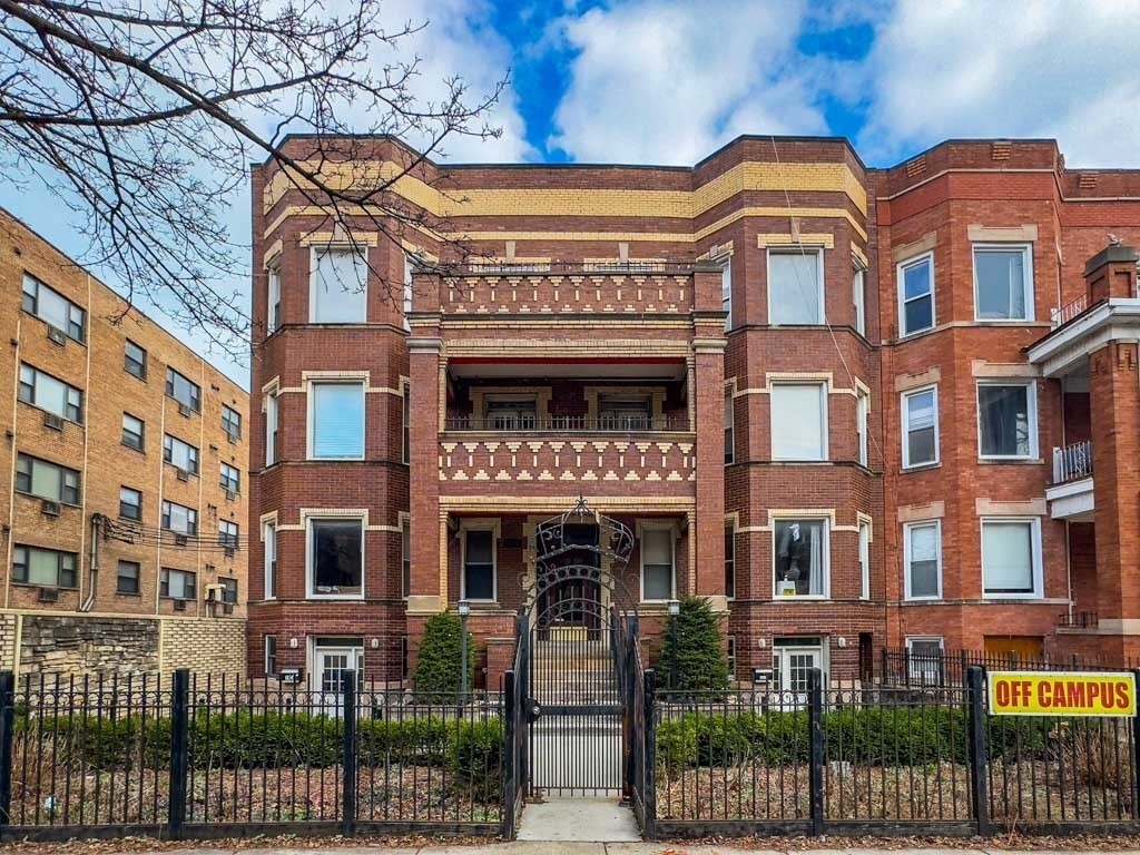 6711 N Sheridan Road - Photo 1