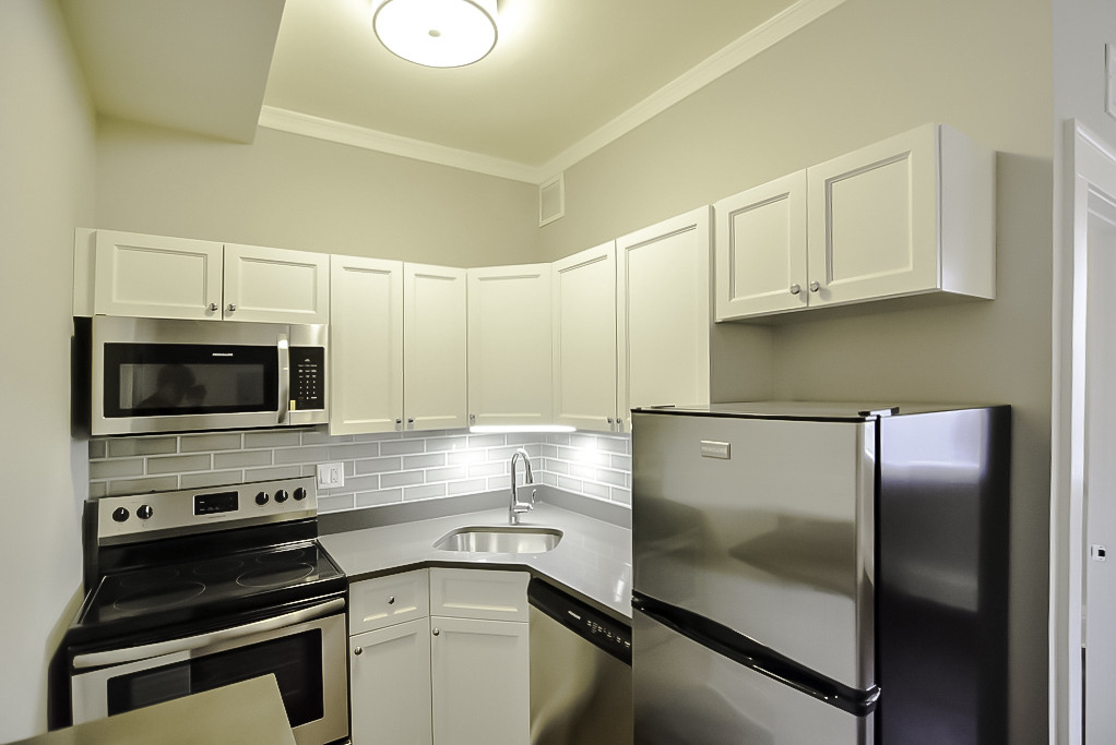 817 W Lakeside Place - Photo 3