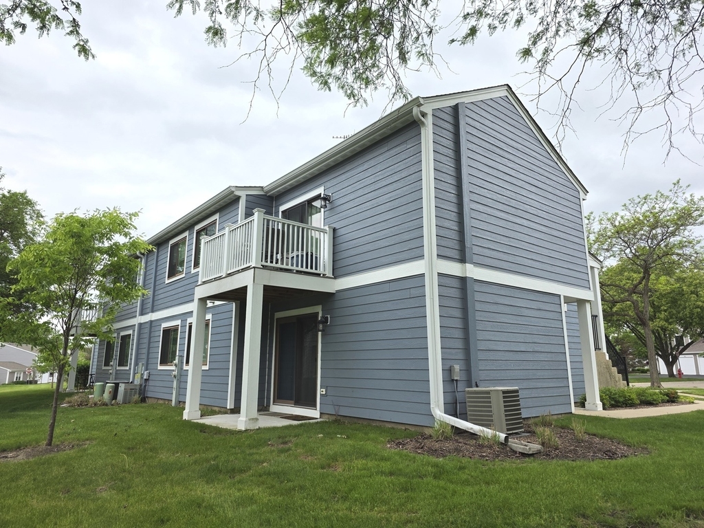 951 Glouchester Circle - Photo 1