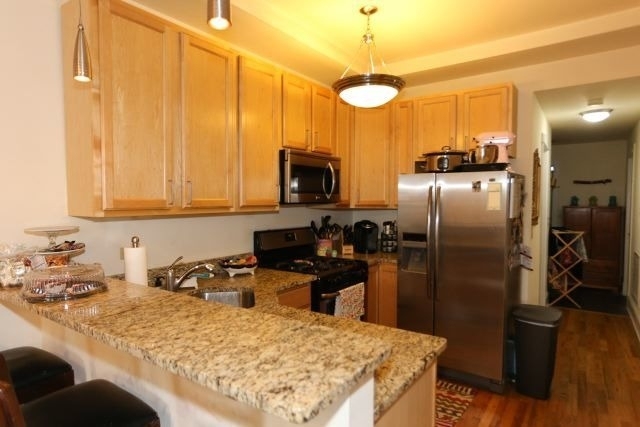 1935 N Wood Street - Photo 2