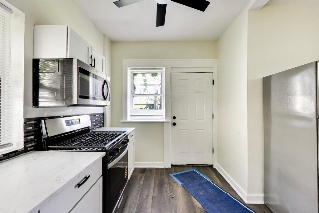 43 N Menard Avenue - Photo 7