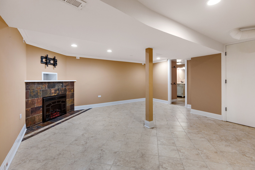 740 Lakeview Point - Photo 18