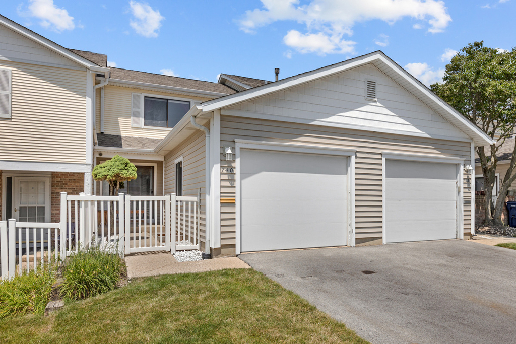 740 Lakeview Point - Photo 1