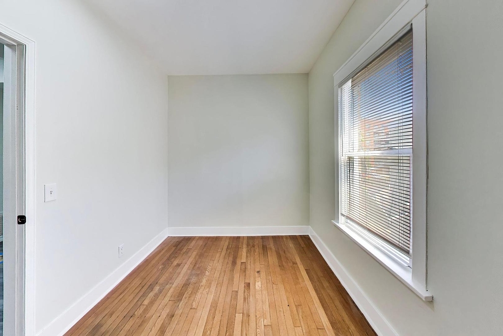 43 N Menard Avenue - Photo 10