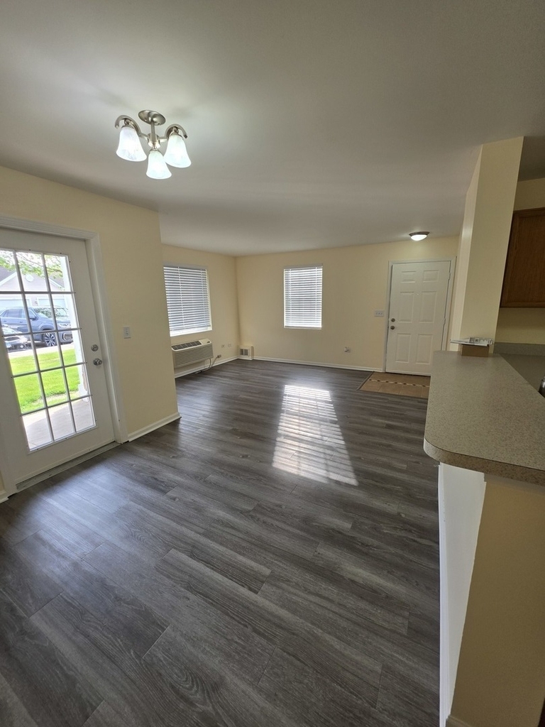 101 Silverstone Drive - Photo 2
