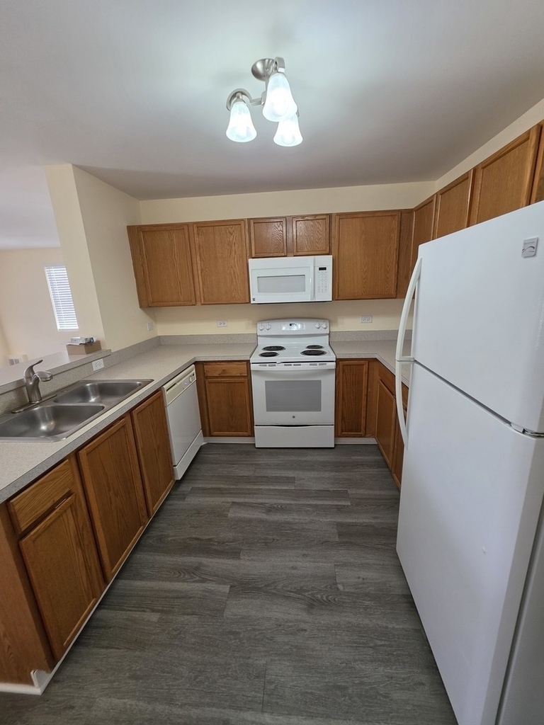 101 Silverstone Drive - Photo 7