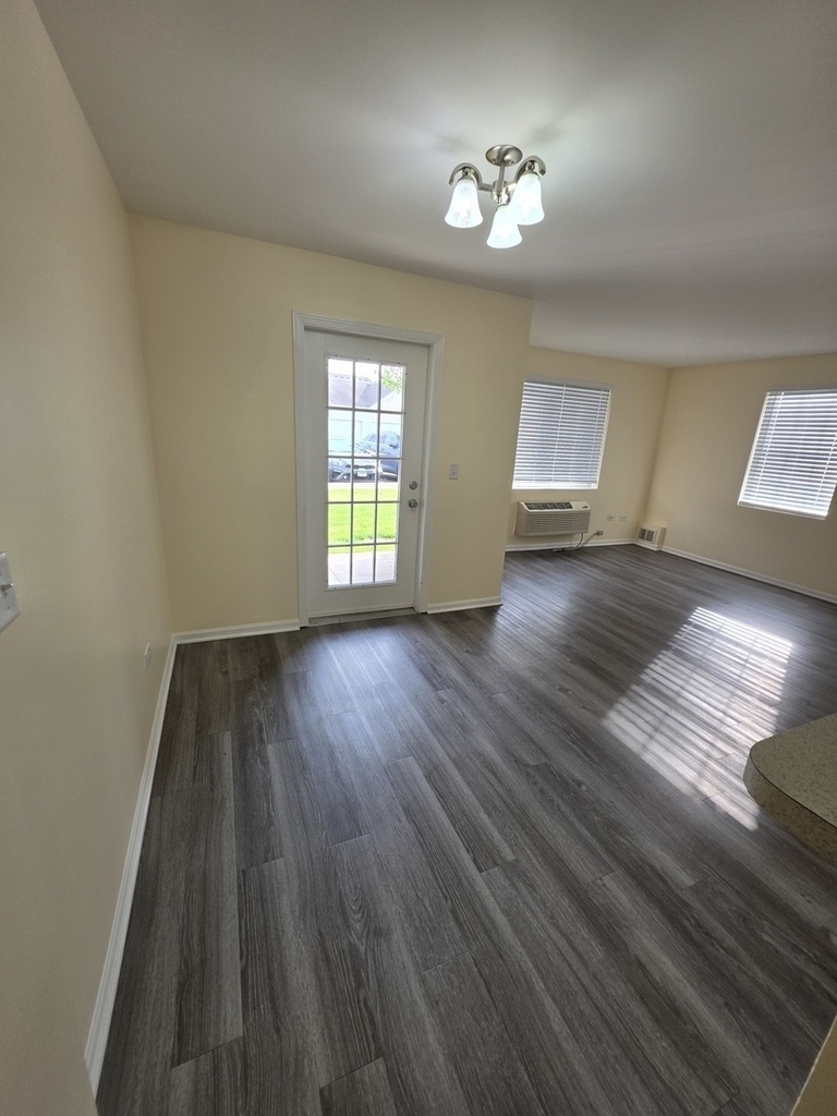 101 Silverstone Drive - Photo 4