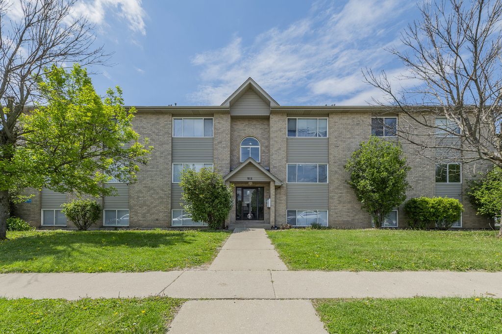 915 Spiros Court - Photo 0