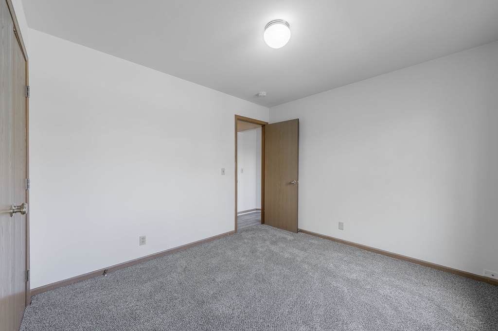 915 Spiros Court - Photo 14
