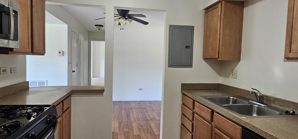 833 Village Quarter Road - Photo 7
