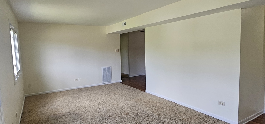833 Village Quarter Road - Photo 4