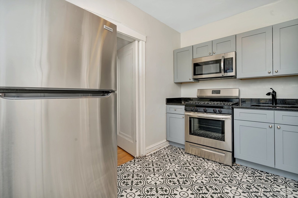 317 W Calendar Avenue - Photo 2
