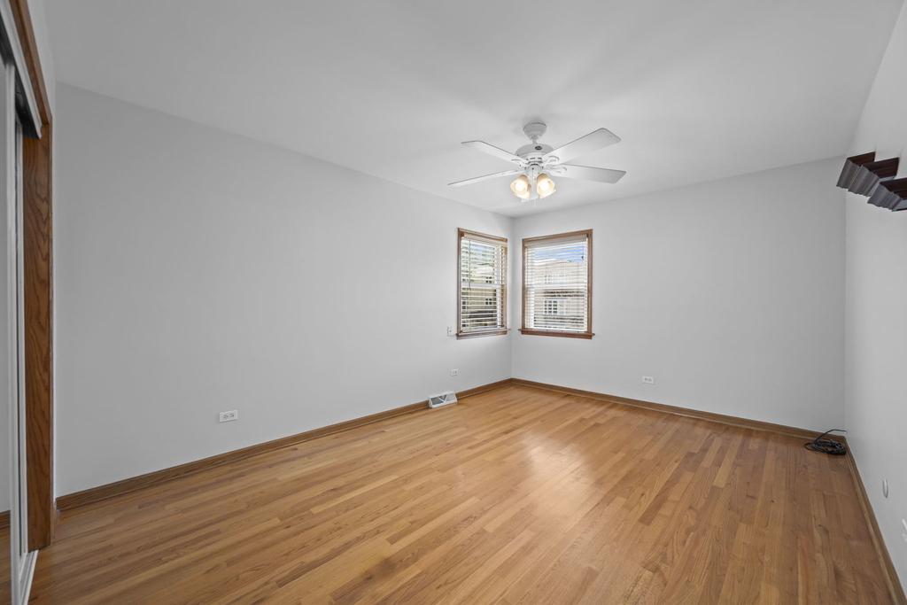 8610 W Summerdale Avenue - Photo 9