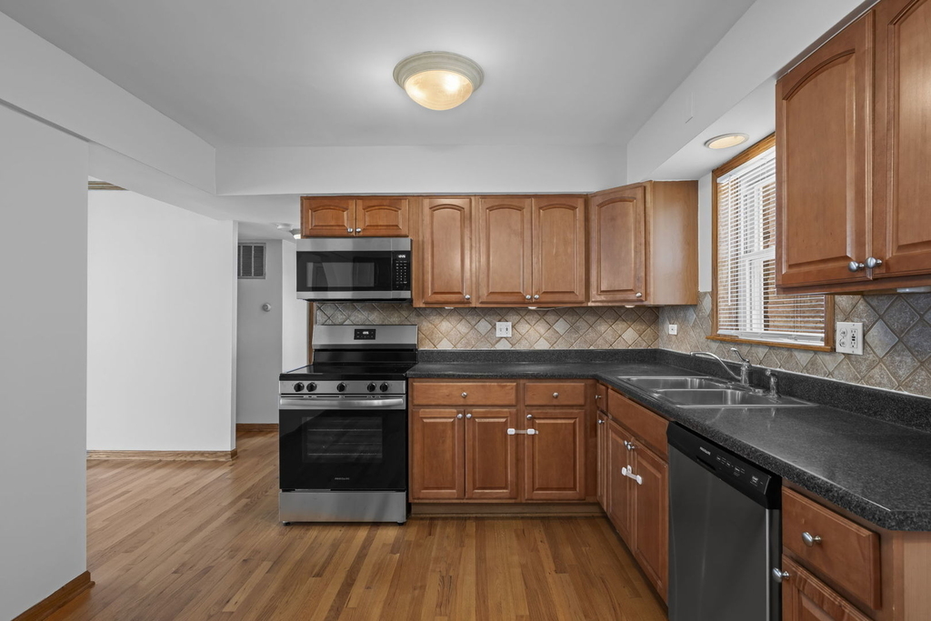 8610 W Summerdale Avenue - Photo 7