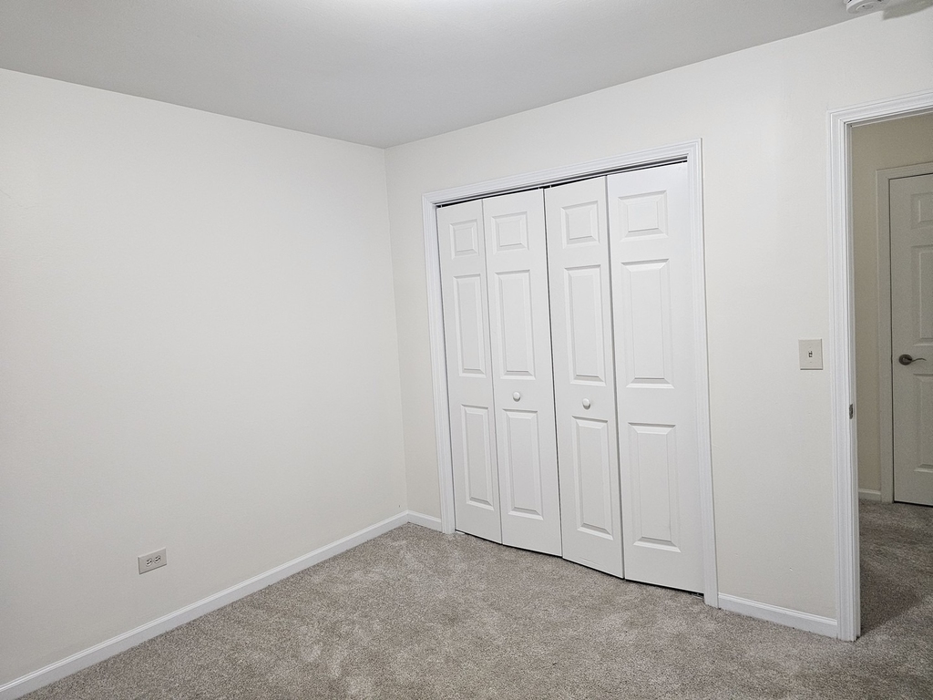 833 Village Quarter Road - Photo 13