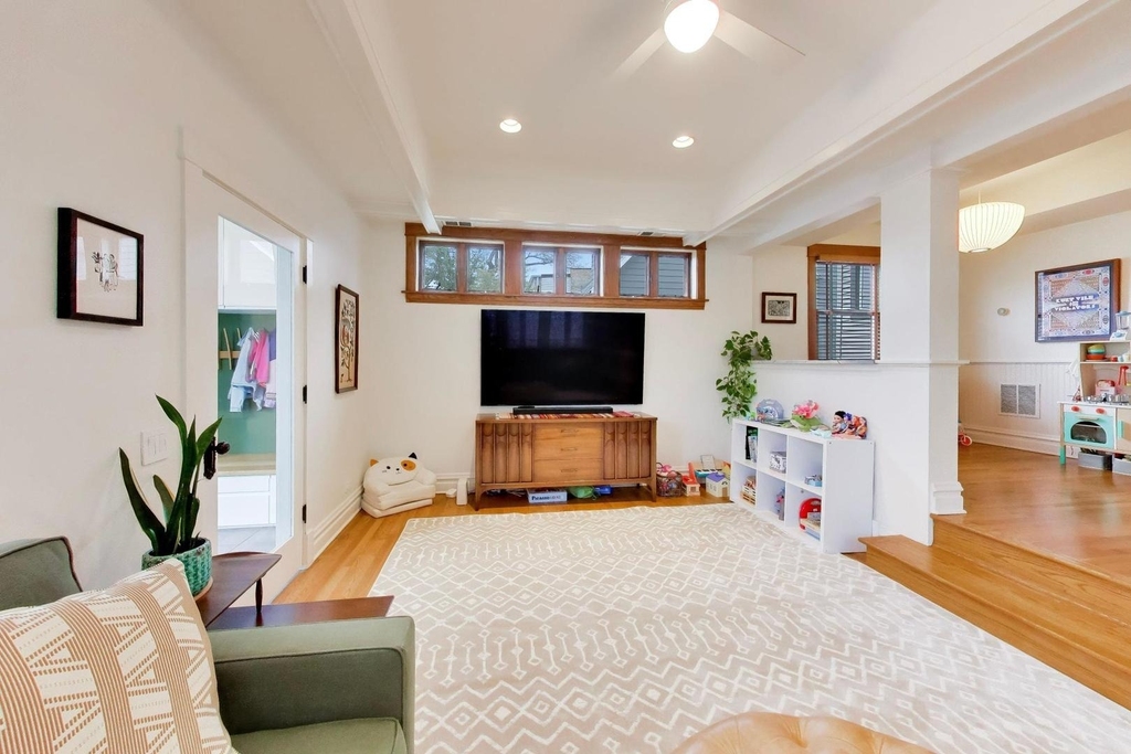 3926 N Ridgeway Avenue - Photo 14