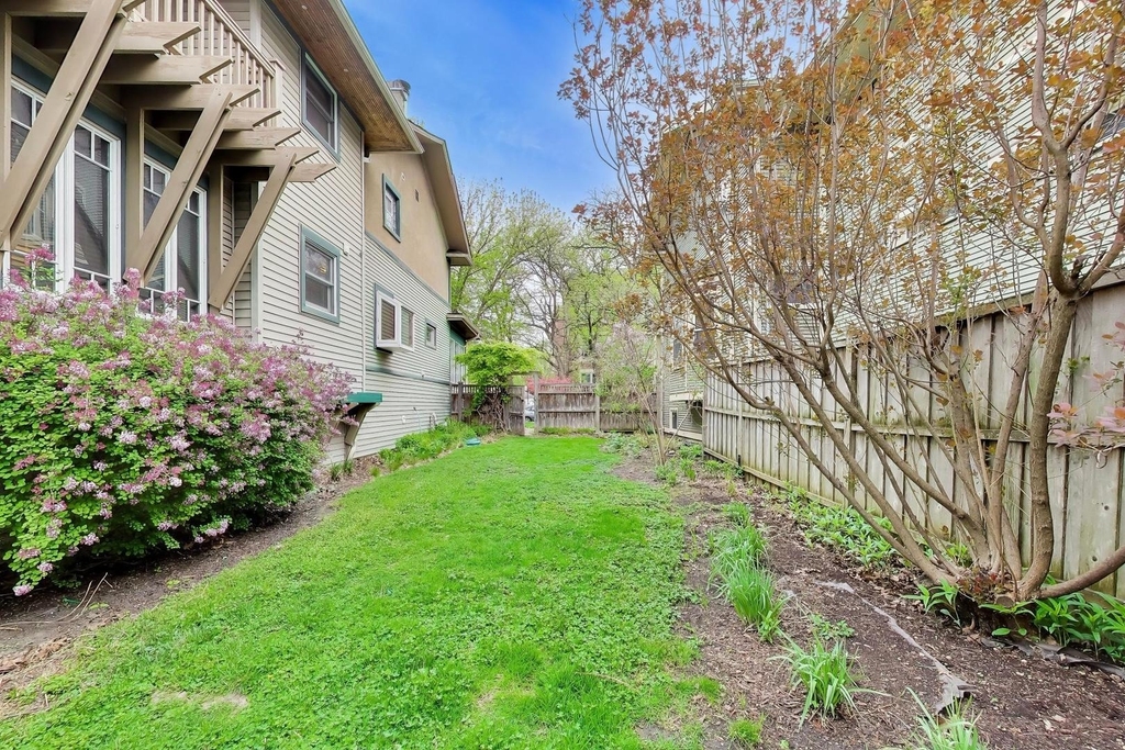 3926 N Ridgeway Avenue - Photo 32