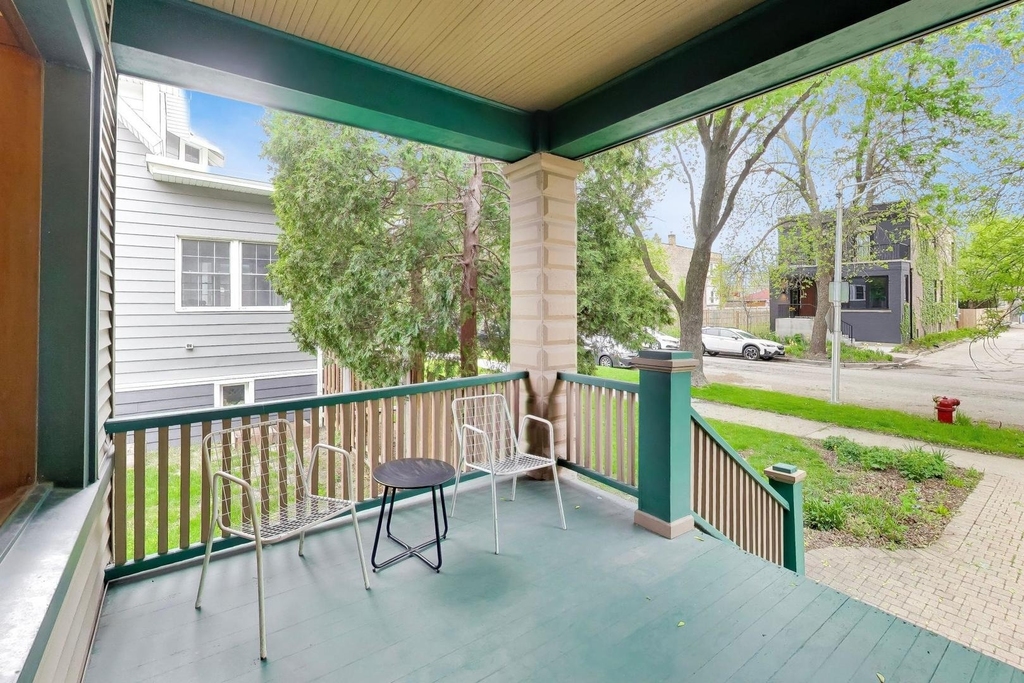 3926 N Ridgeway Avenue - Photo 3