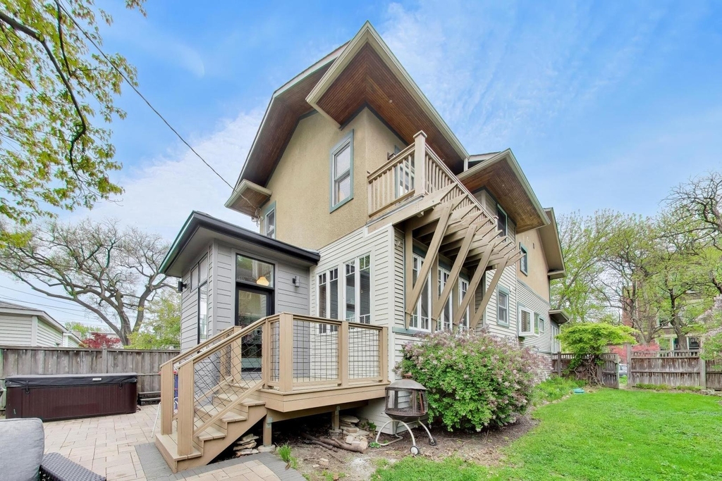 3926 N Ridgeway Avenue - Photo 1