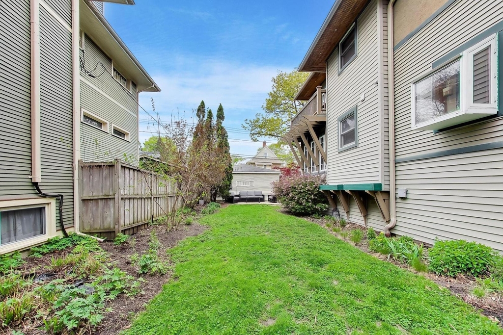 3926 N Ridgeway Avenue - Photo 33