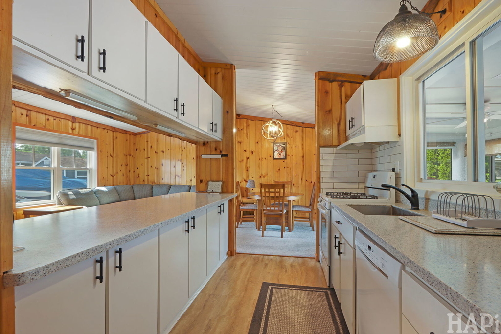 707 Kingston Boulevard - Photo 10