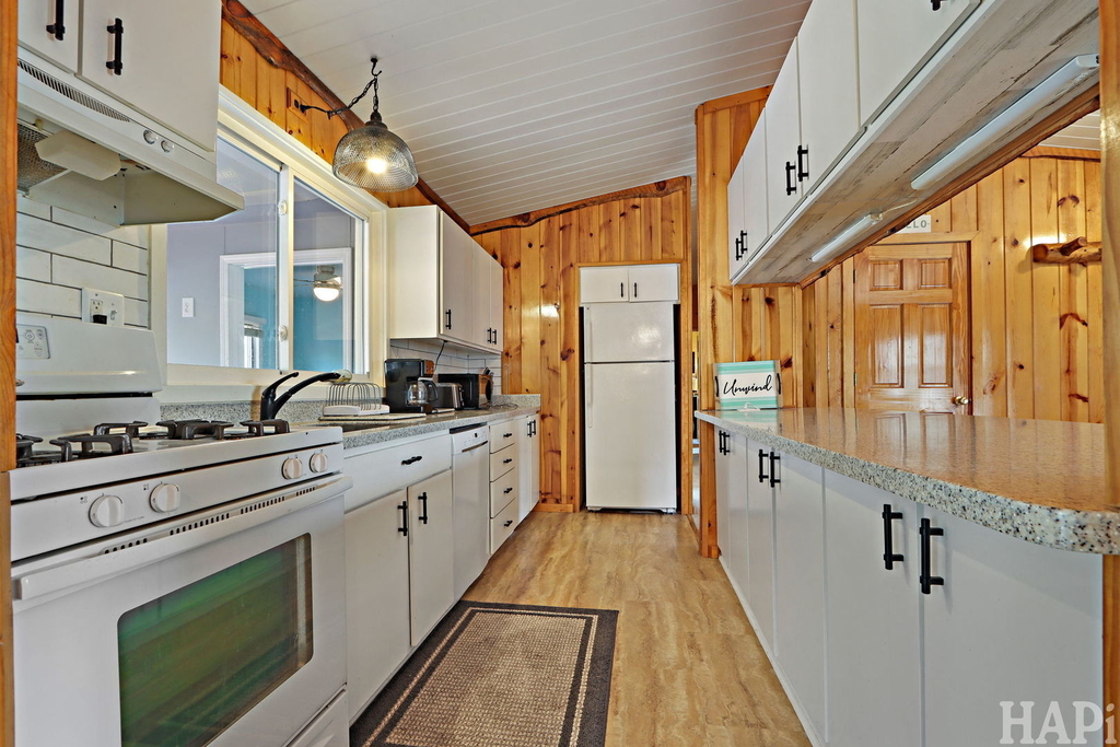 707 Kingston Boulevard - Photo 9