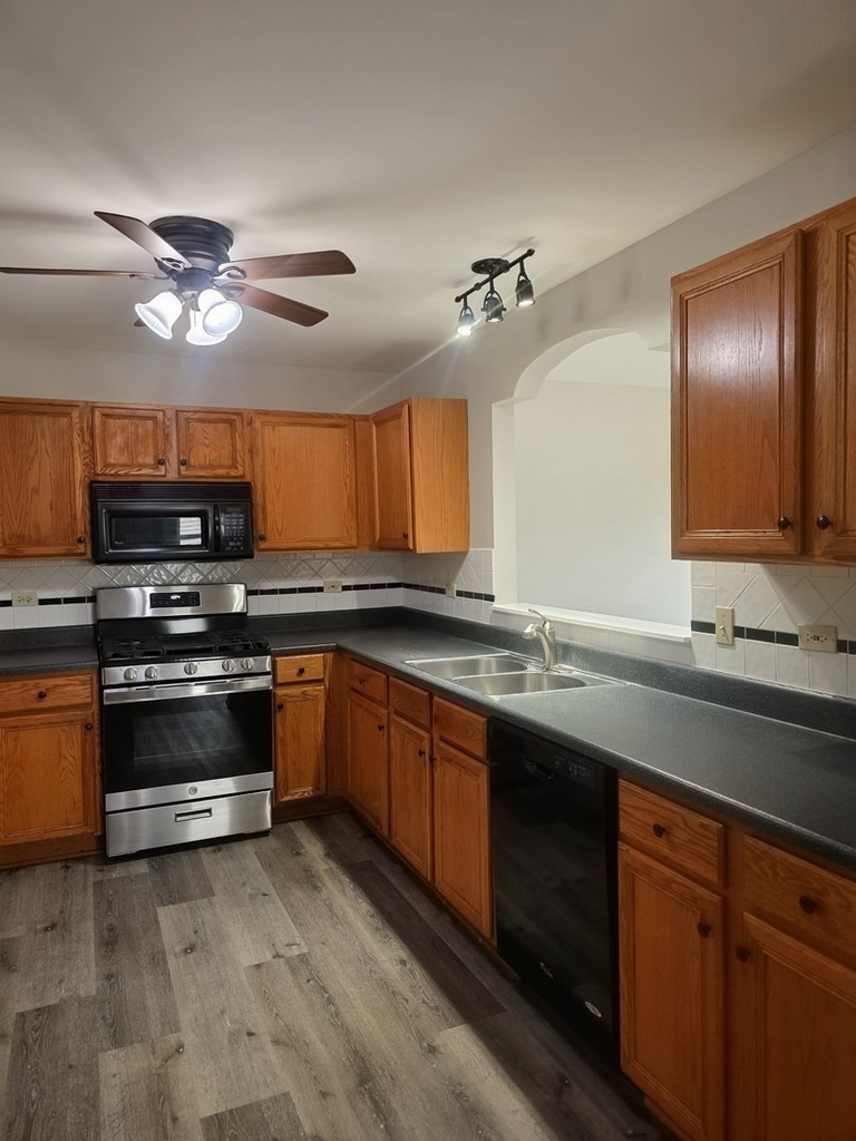 675 Fieldcrest Drive - Photo 8