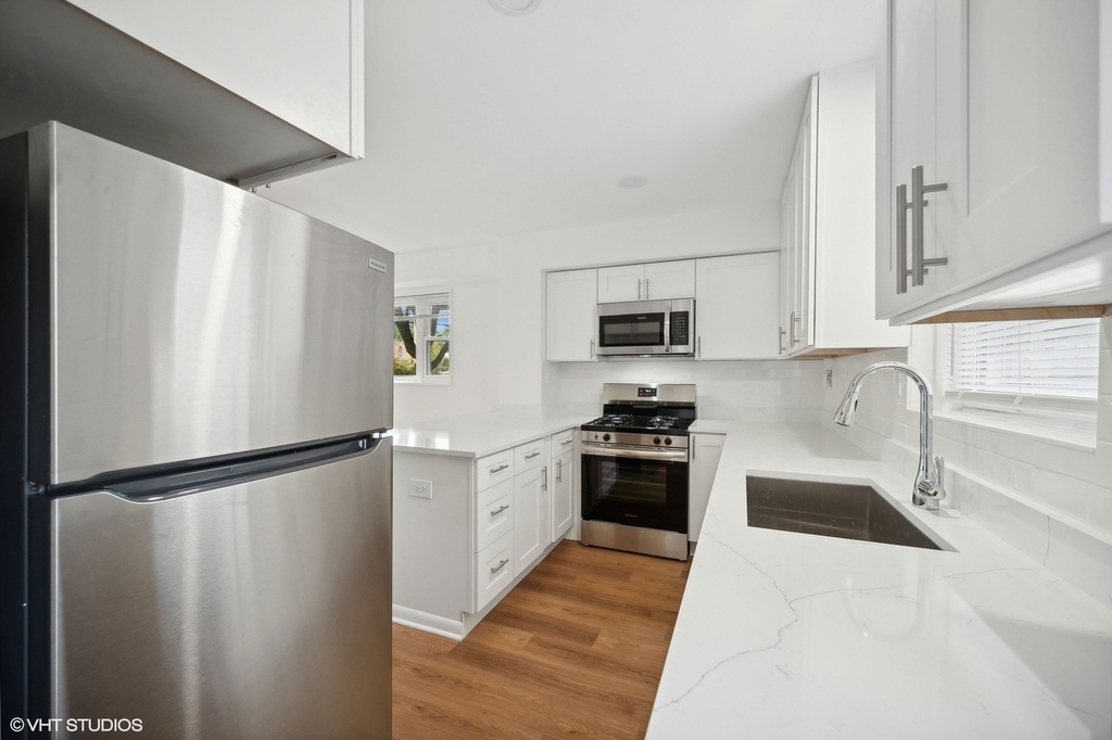 528 Poplar Drive - Photo 5