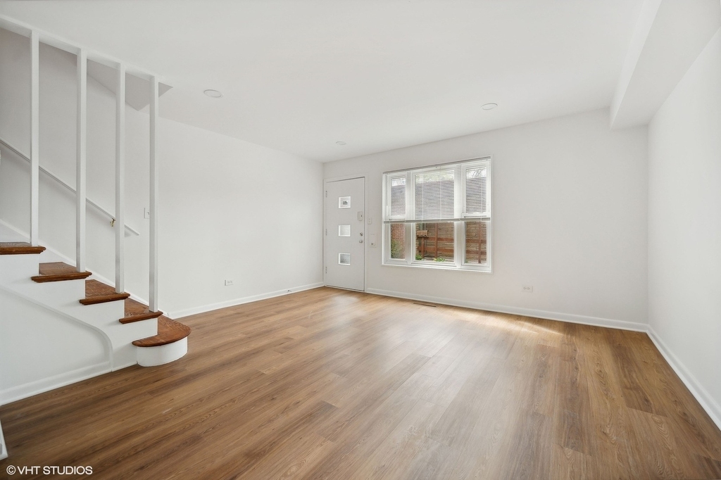 528 Poplar Drive - Photo 2