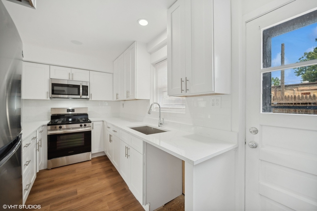 528 Poplar Drive - Photo 6