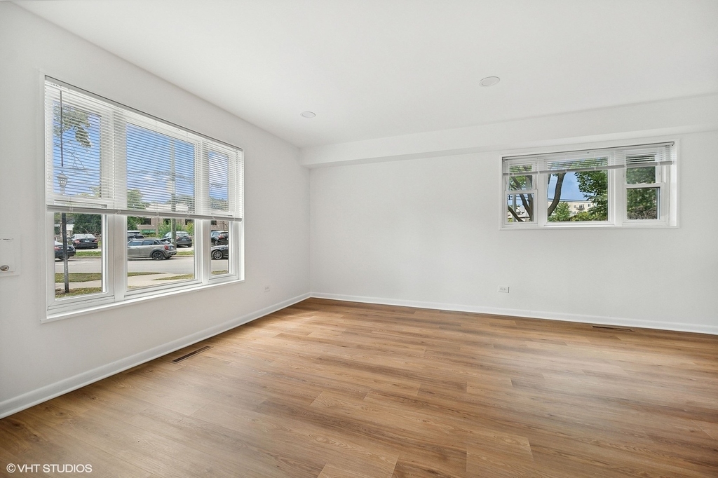 528 Poplar Drive - Photo 3