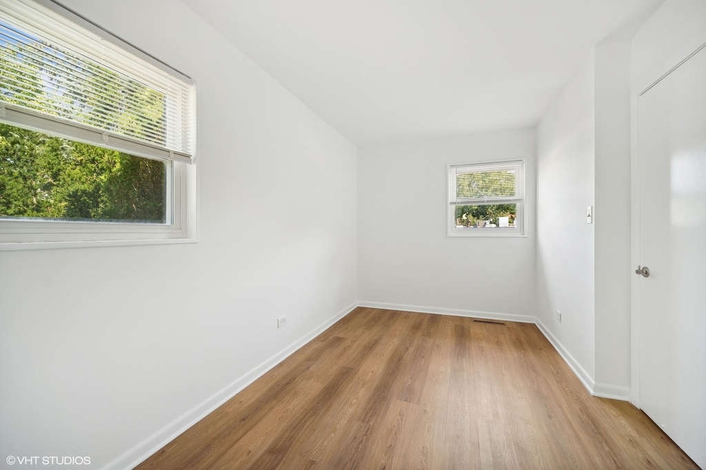 528 Poplar Drive - Photo 9