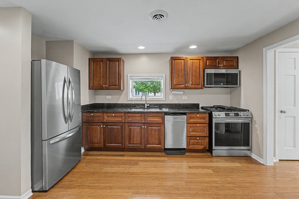 630 S Charlotte Street - Photo 10