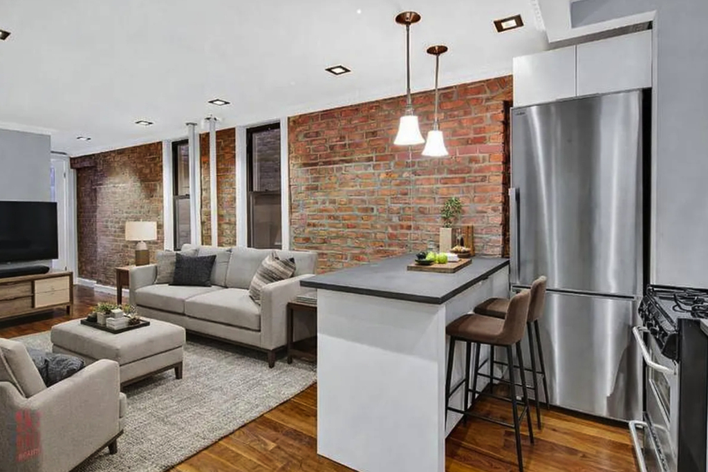 East 7th Street - Photo 0