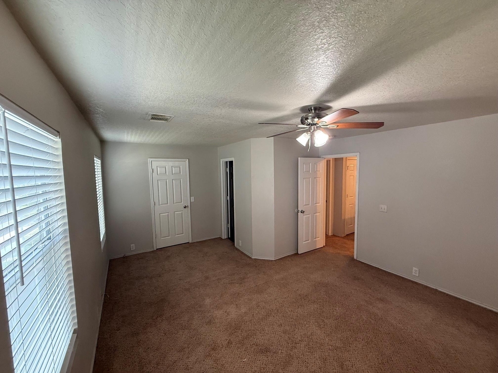 2114 Village Crossing Trail - Photo 14