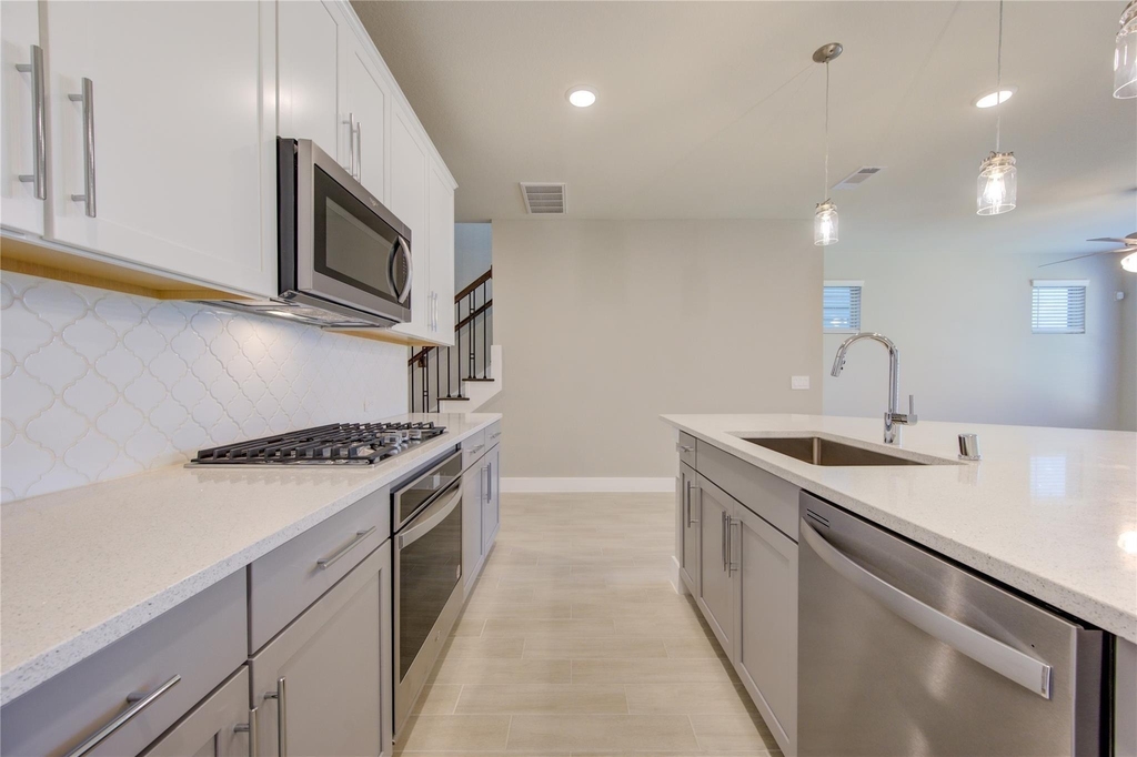 1709 Summerlyn - Photo 8
