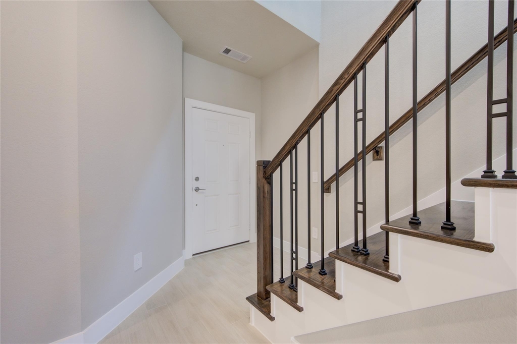 1709 Summerlyn - Photo 4