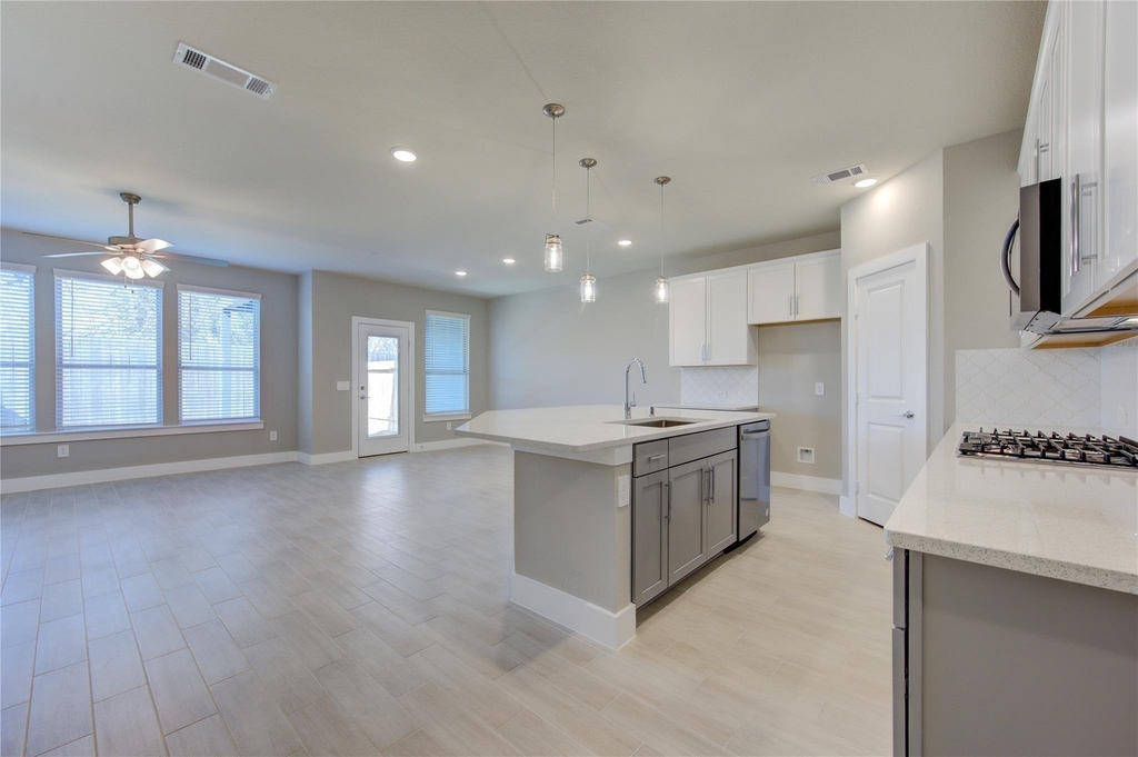 1709 Summerlyn - Photo 10