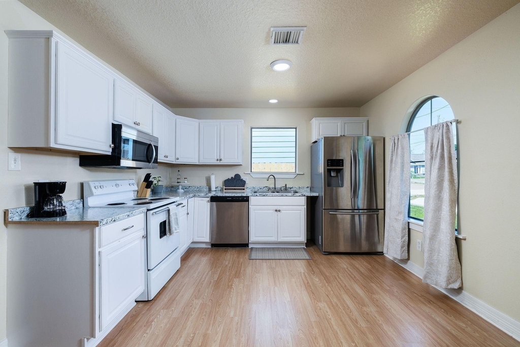 16859 W Juneau - Photo 2