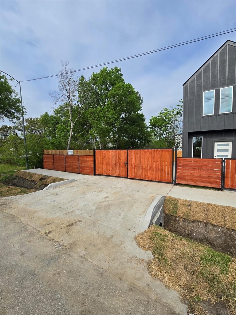 4562 Teton Street - Photo 2