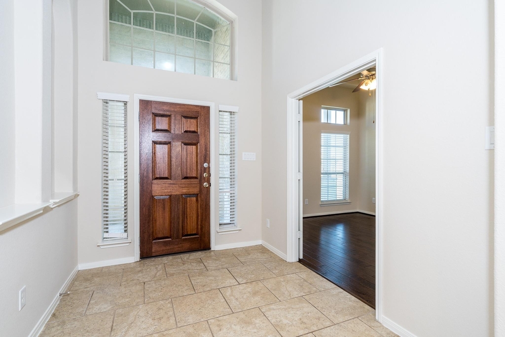 22918 Caverly Lane - Photo 2