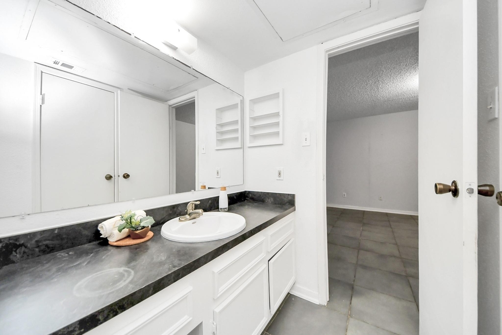 2750 Holly Hall Street - Photo 36