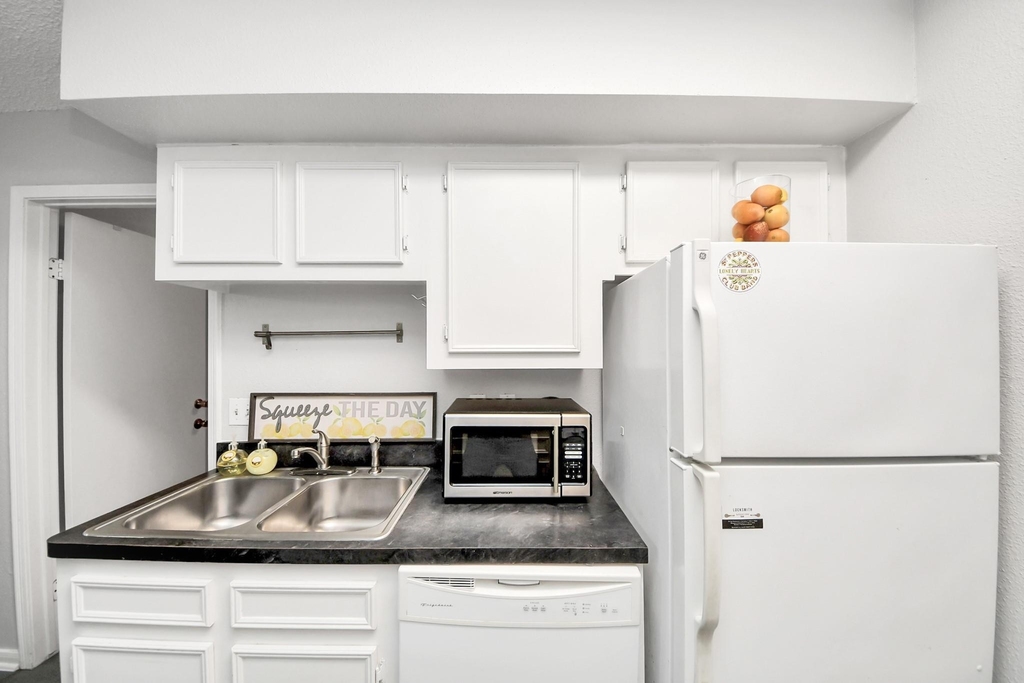 2750 Holly Hall Street - Photo 18