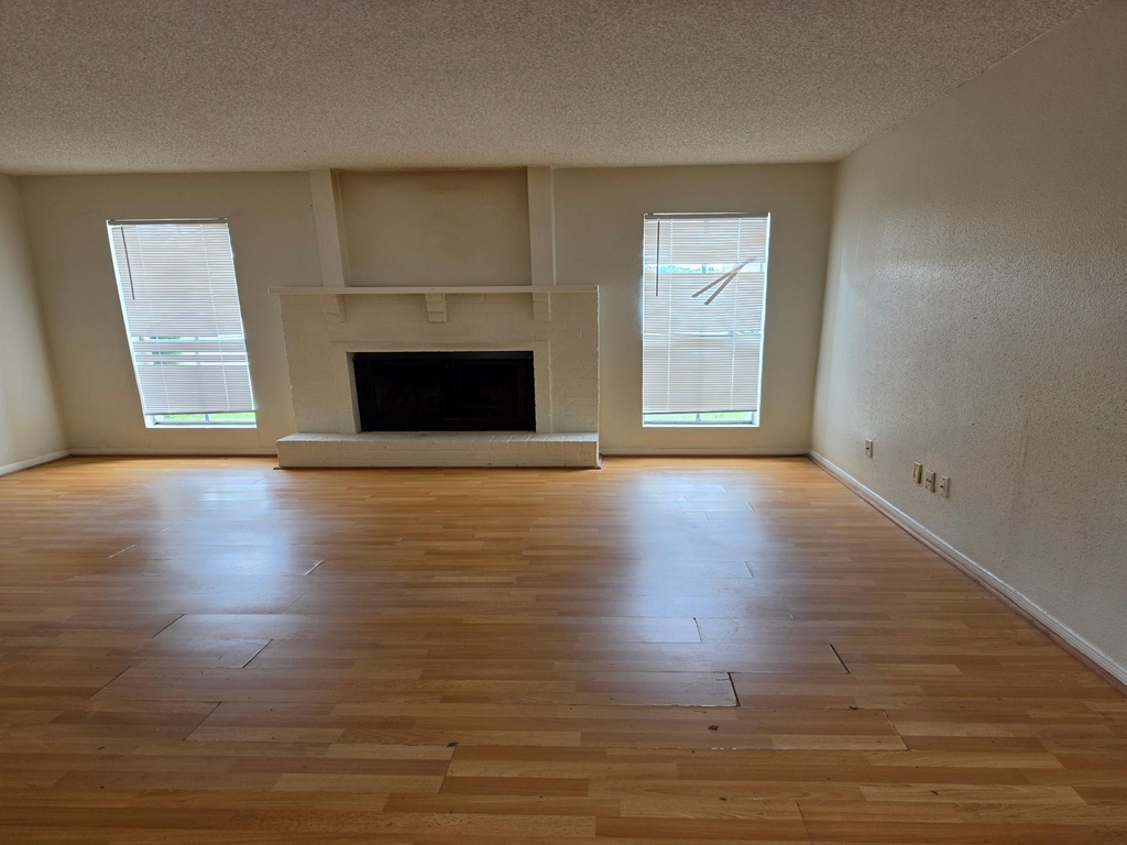 1500 Bay Area Boulevard - Photo 4