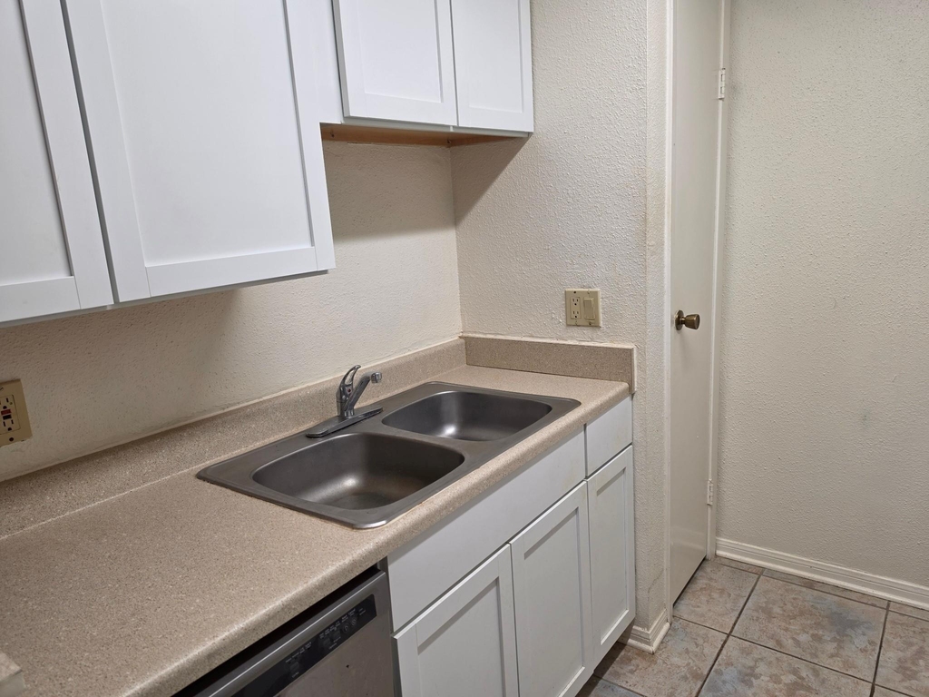 1500 Bay Area Boulevard - Photo 3