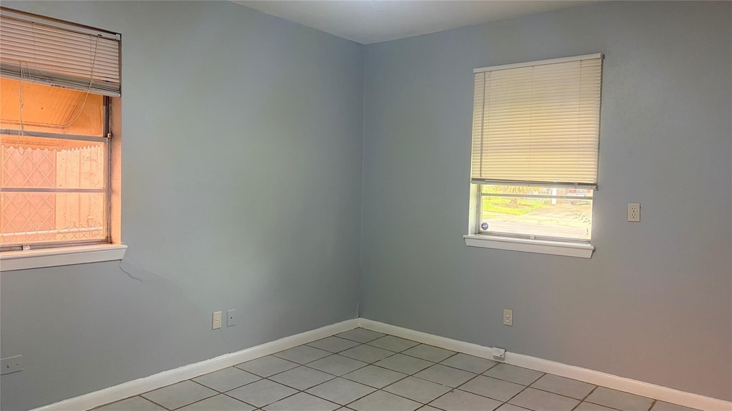 3007 Akard Street - Photo 2