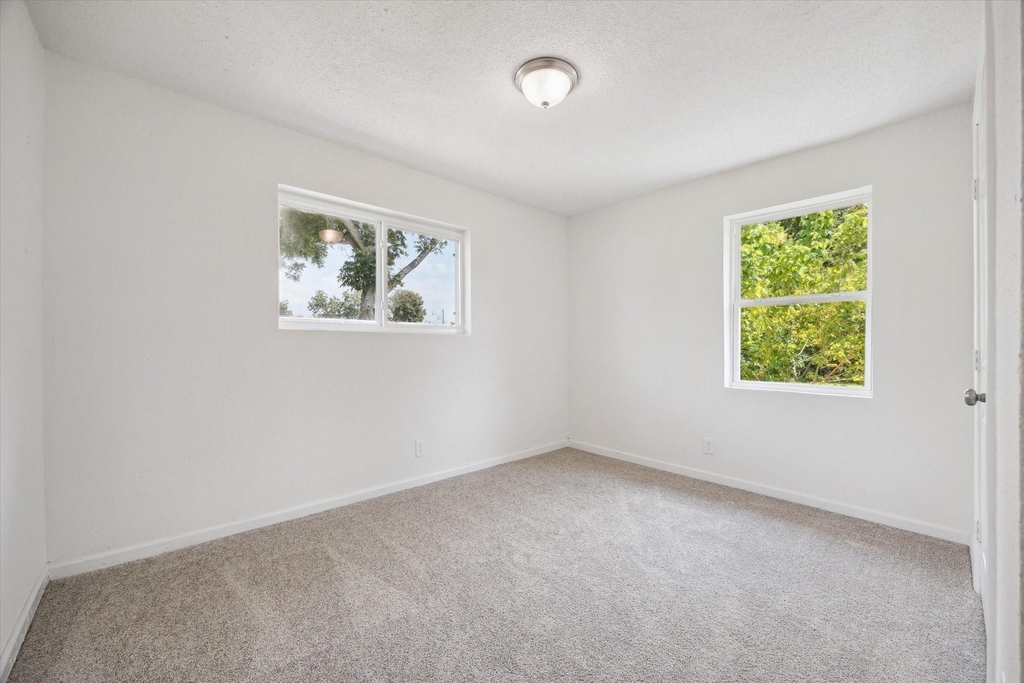 5111 Clover Street - Photo 5