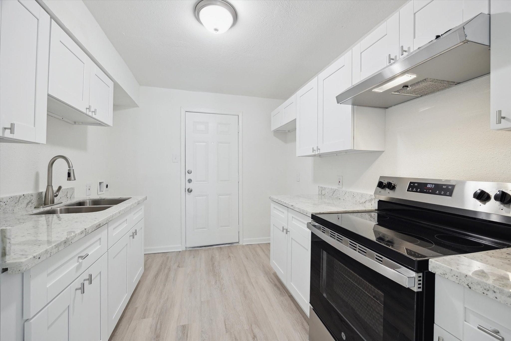 5111 Clover Street - Photo 4